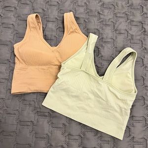 2 colors, identical tops